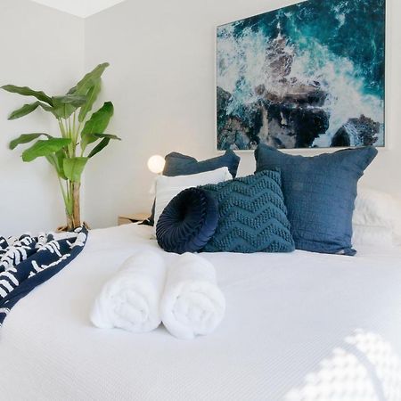 Lux 2Br Apt On Hindmarsh Sq-Pool-Gym-Sauna-Parking Adelaide Bagian luar foto