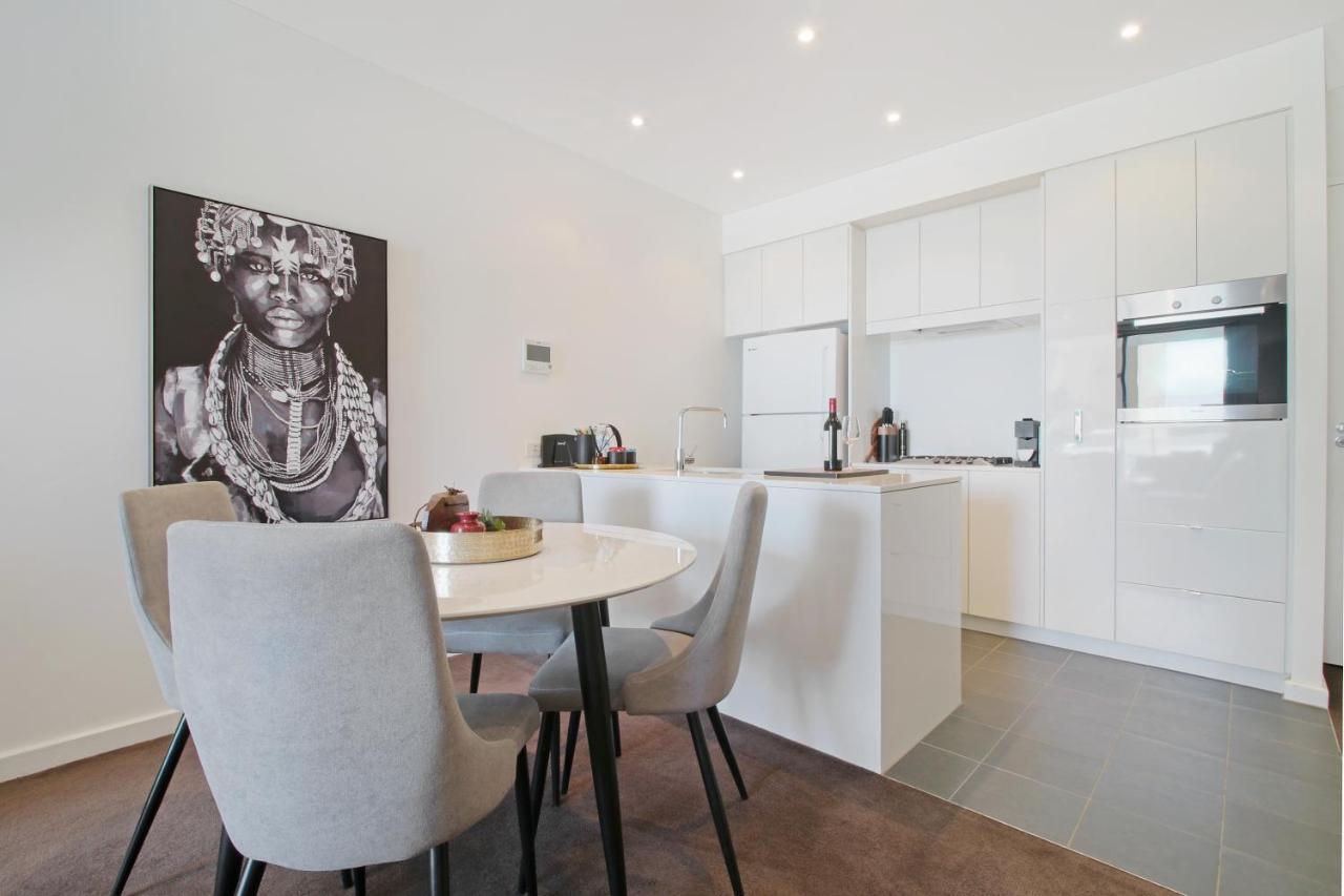 Lux 2Br Apt On Hindmarsh Sq-Pool-Gym-Sauna-Parking Adelaide Bagian luar foto