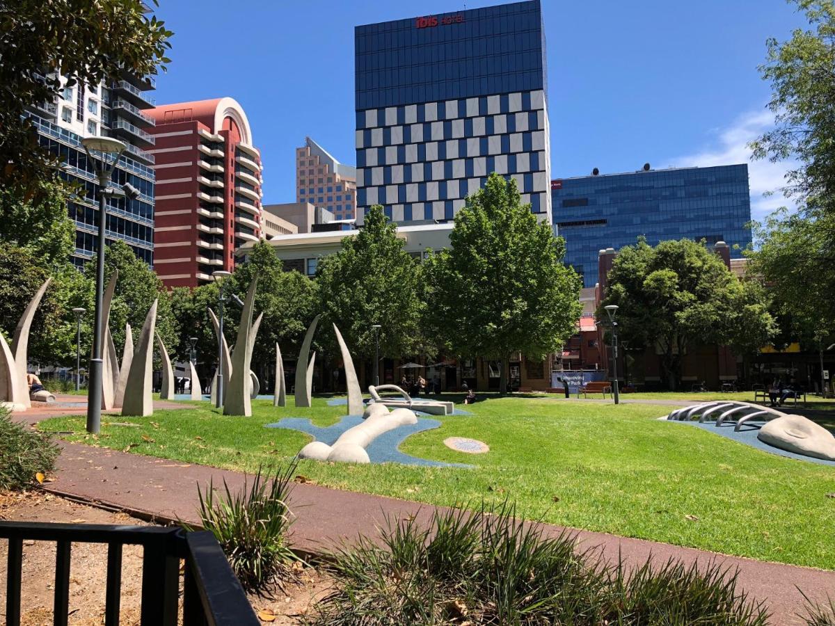 Lux 2Br Apt On Hindmarsh Sq-Pool-Gym-Sauna-Parking Adelaide Bagian luar foto