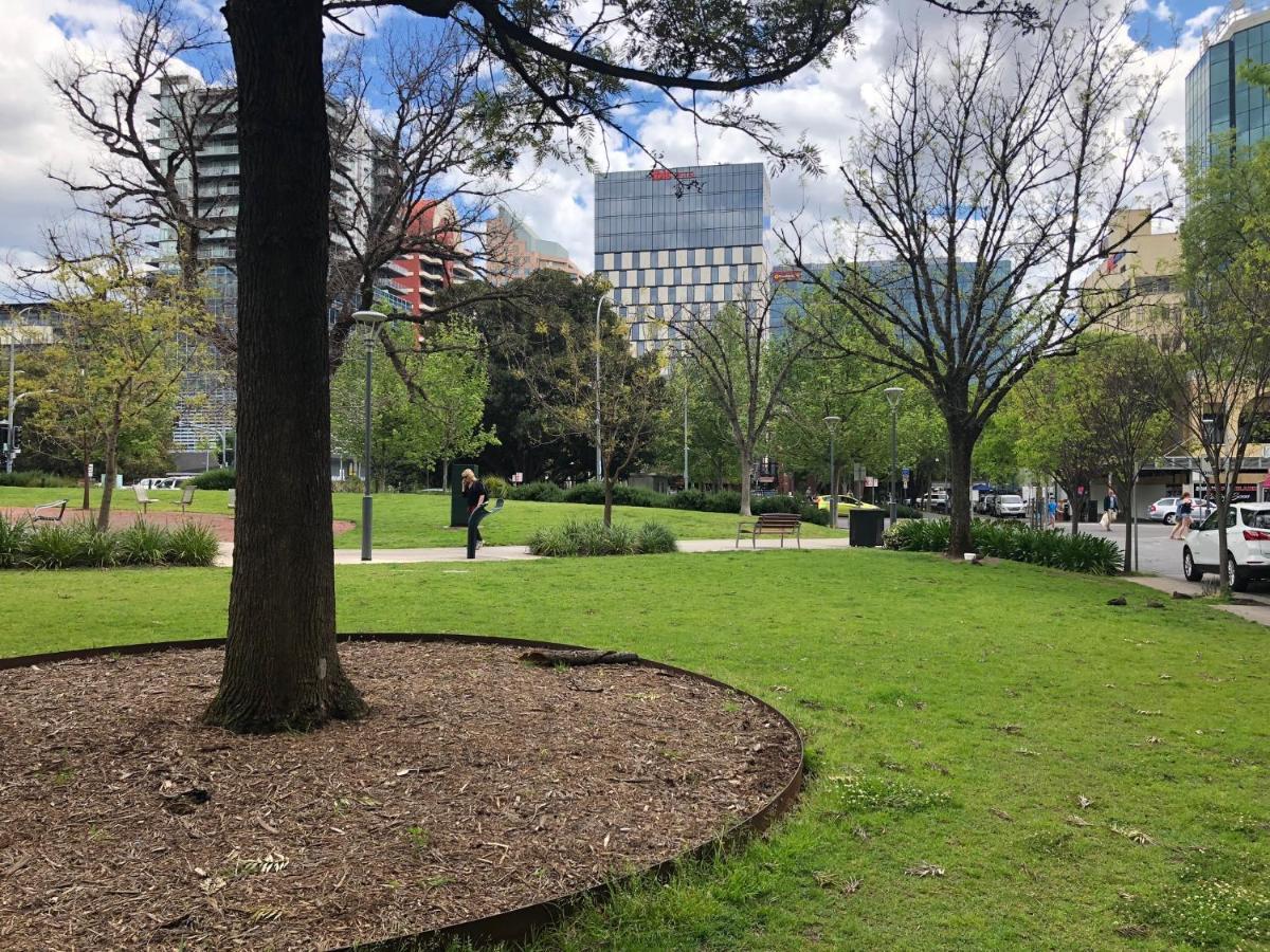 Lux 2Br Apt On Hindmarsh Sq-Pool-Gym-Sauna-Parking Adelaide Bagian luar foto