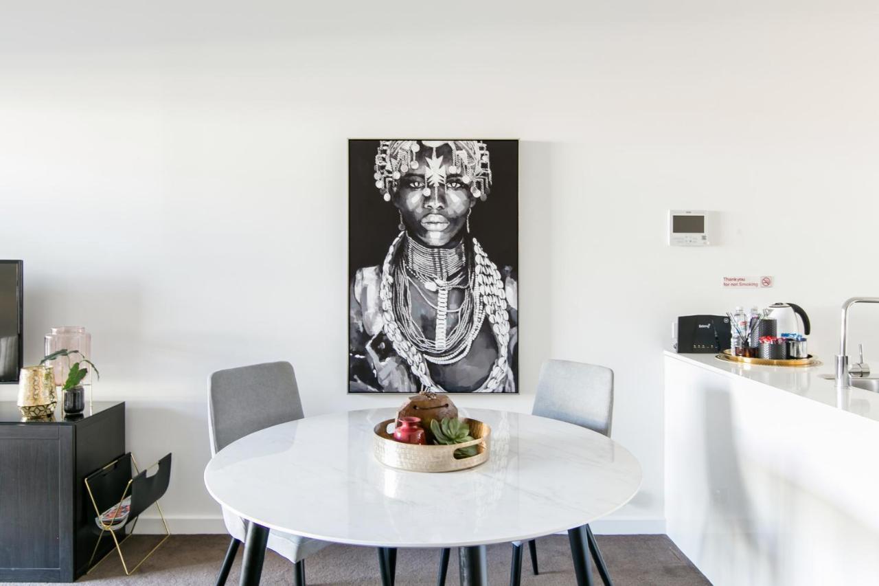 Lux 2Br Apt On Hindmarsh Sq-Pool-Gym-Sauna-Parking Adelaide Bagian luar foto