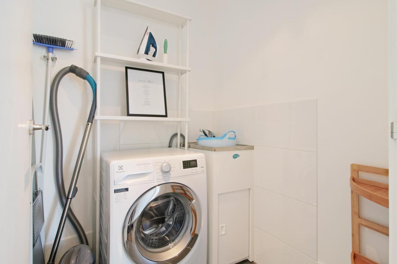 Lux 2Br Apt On Hindmarsh Sq-Pool-Gym-Sauna-Parking Adelaide Bagian luar foto