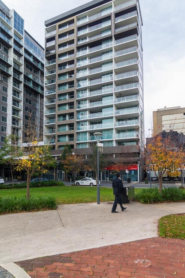 Lux 2Br Apt On Hindmarsh Sq-Pool-Gym-Sauna-Parking Adelaide Bagian luar foto